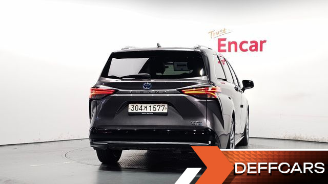 Toyota SIENNA 2.5 Hybrid 2WD купить на сайте DeffCars