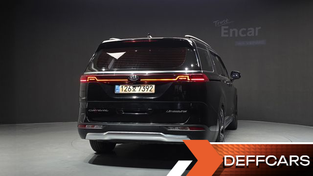 Kia CARNIVAL Gasoline 7-Seater Signature купить на сайте DeffCars