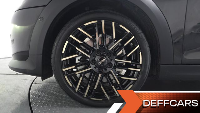Mini COOPER 5 Door Favoured купить на сайте DeffCars