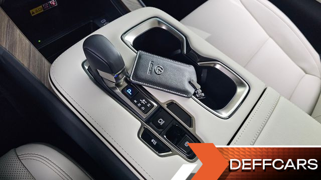 Lexus LM 500h Executive купить на сайте DeffCars