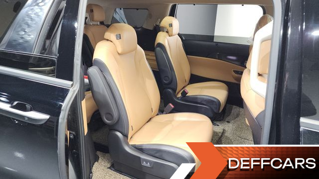 Kia CARNIVAL Gasoline 9-Seater Signature купить на сайте DeffCars