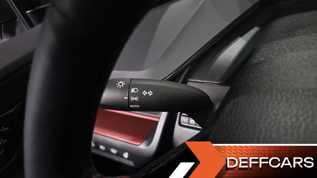 Toyota PRIUS 2.0 PHEV XSE купить на сайте DeffCars