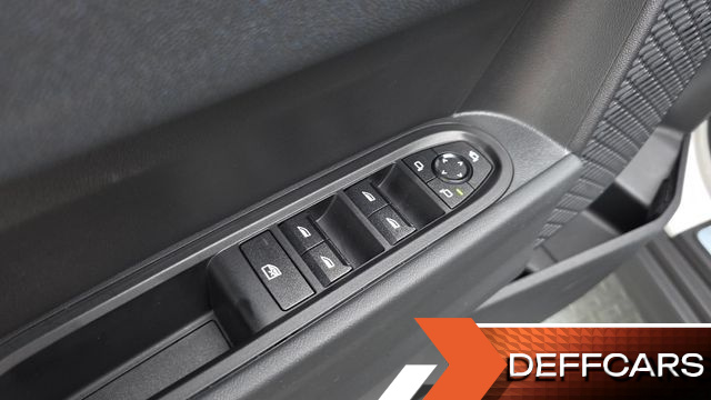 Mini COOPER 5Door Essential купить на сайте DeffCars