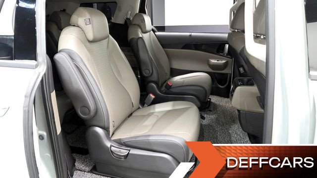 Kia CARNIVAL Gasoline 9-Seater Signature купить на сайте DeffCars