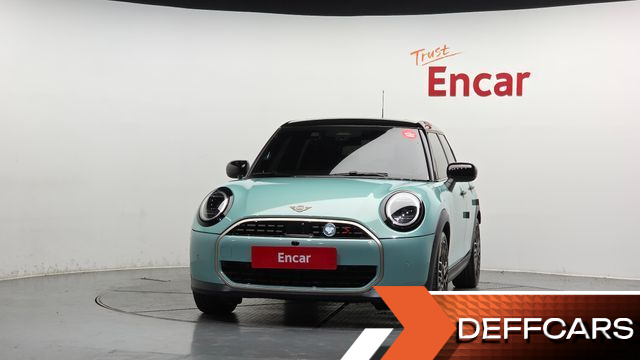 Mini COOPER 5 Door Favoured купить на сайте DeffCars