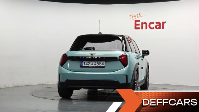 Mini COOPER 5 Door Favoured купить на сайте DeffCars