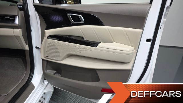Kia CARNIVAL 7-Seater Hi-Limousine Signature купить на сайте DeffCars