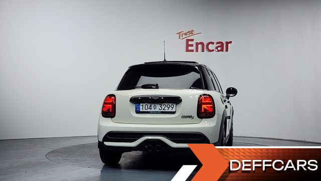Mini COOPER 5Door Classic Third Generation купить на сайте DeffCars
