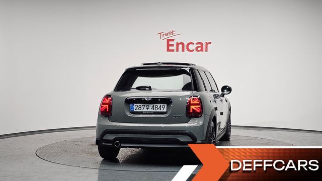 Mini COOPER 5-Door Classic Plus 3rd купить на сайте DeffCars