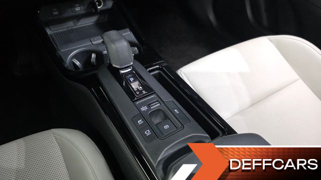 Toyota PRIUS 2.0 XLE купить на сайте DeffCars