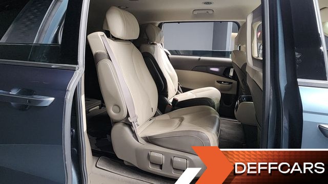 Kia CARNIVAL Gasoline 7-Seater Signature купить на сайте DeffCars