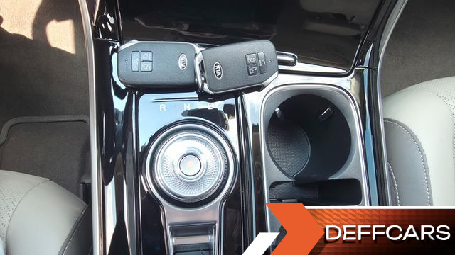 Kia CARNIVAL Gasoline 7-Seater Signature купить на сайте DeffCars