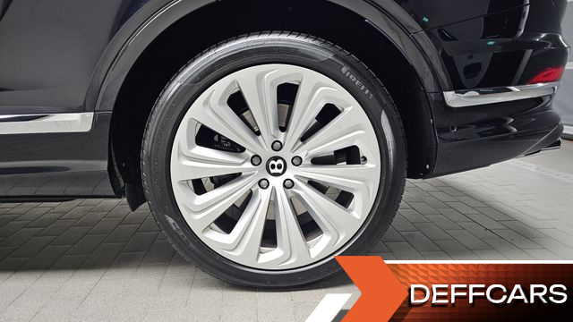 Bentley BENTAYGA 4.0 V8 Azure купить на сайте DeffCars