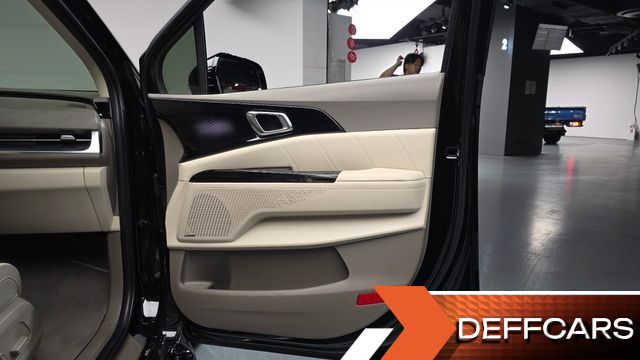 Kia CARNIVAL Gasoline 7-Seater Hi-Limousine Signature купить на сайте DeffCars