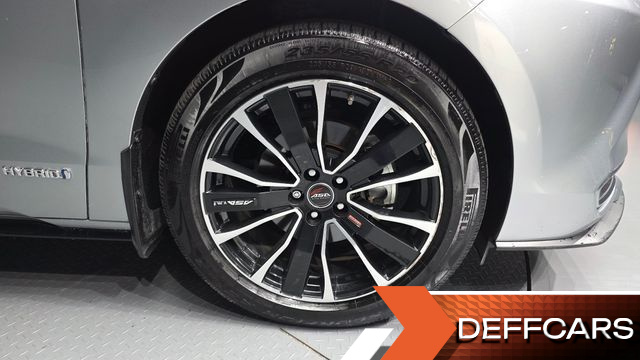 Toyota SIENNA 2.5 Hybrid AWD купить на сайте DeffCars