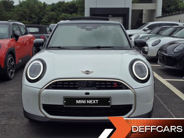 Mini COOPER 5 Door Favoured купить на сайте DeffCars