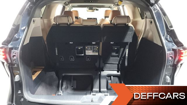 Toyota SIENNA 2.5 Hybrid AWD купить на сайте DeffCars