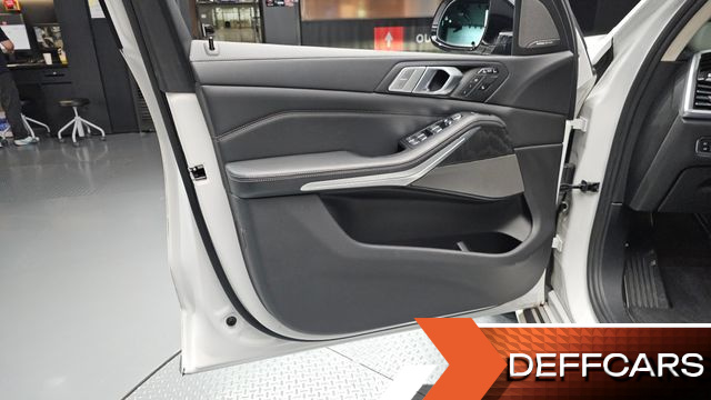 BMW X7 xDrive 30d Design Pure Excellent 6-Seater купить на сайте DeffCars