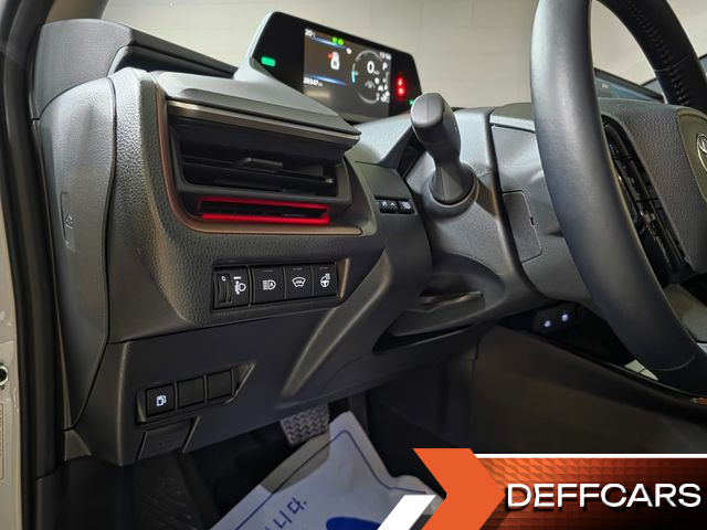 Toyota PRIUS 2.0 PHEV XSE купить на сайте DeffCars