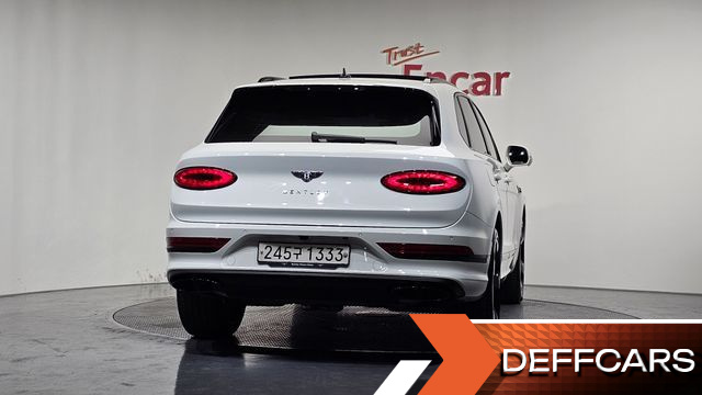 Bentley BENTAYGA 4.0 V8 Base купить на сайте DeffCars
