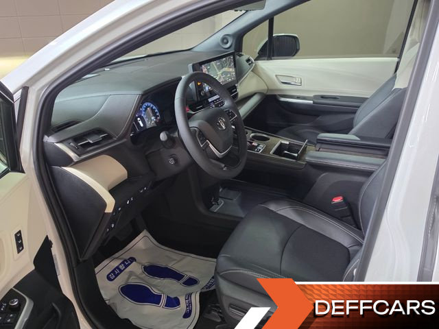 Toyota SIENNA 2.5 Hybrid 2WD купить на сайте DeffCars