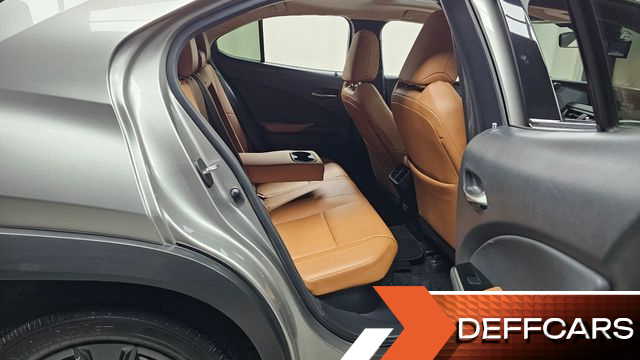 Lexus UX 2.0 2WD купить на сайте DeffCars