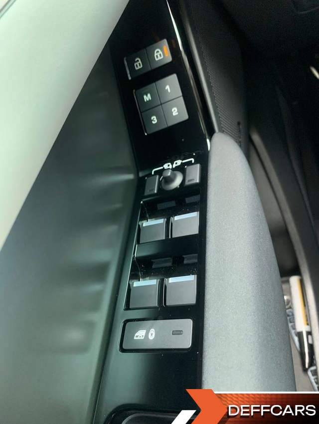 Land Rover RANGE ROVER VELAR 2.0 P250 Dynamic SE купить на сайте DeffCars