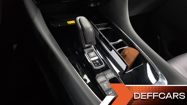 Toyota ALPHARD 2.5 HEV Executive AWD купить на сайте DeffCars
