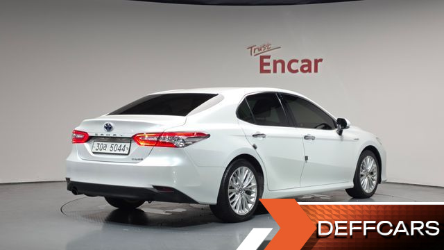 Toyota CAMRY 2.5 XLE Hybrid купить на сайте DeffCars