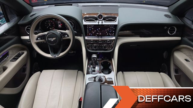 Bentley BENTAYGA 4.0 V8 EWB First Edition купить на сайте DeffCars