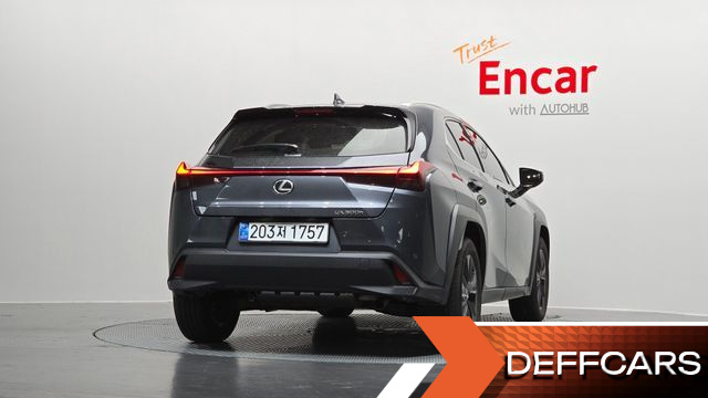 Lexus UX 2.0 2WD купить на сайте DeffCars