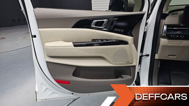 Kia CARNIVAL Gasoline 4-Seater Hi-Limousine Signature купить на сайте DeffCars