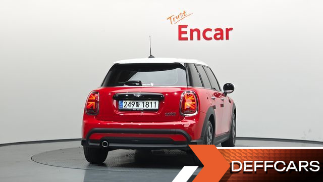 Mini COOPER 5Door Classic Launch Pack Third Generation купить на сайте DeffCars