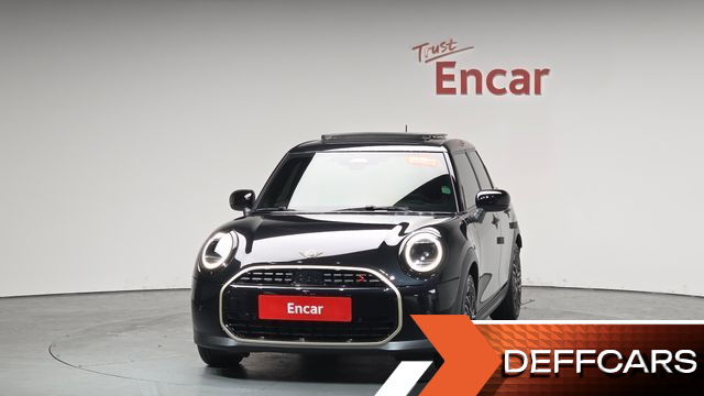 Mini COOPER 5 Door Favoured купить на сайте DeffCars