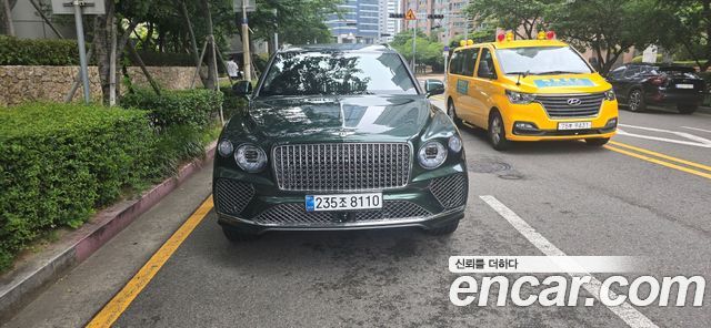 Bentley BENTAYGA 4.0 V8 EWB Azure купить на сайте DeffCars