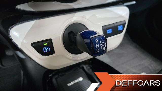 Toyota PRIUS 1.8 E купить на сайте DeffCars