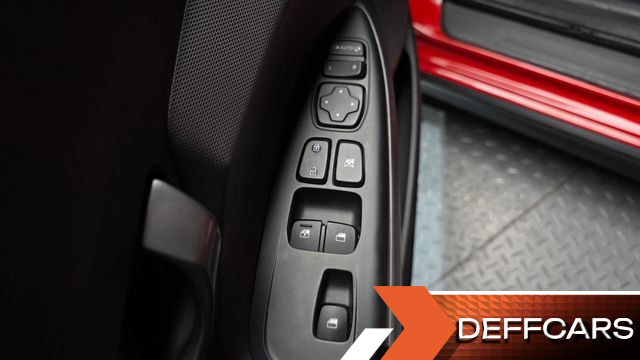 Hyundai VELOSTER 1.6 Turbo Sport Core купить на сайте DeffCars
