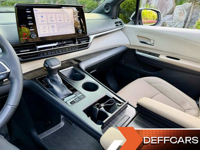 Toyota SIENNA 2.5 Hybrid 2WD купить на сайте DeffCars