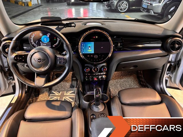Mini COOPER Classic Launch Pack Third Generation купить на сайте DeffCars