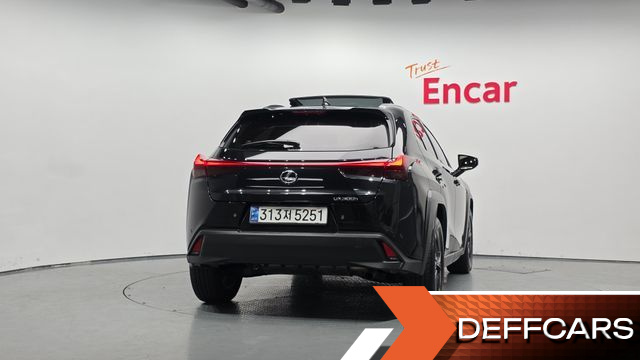 Lexus UX 2.0 2WD купить на сайте DeffCars