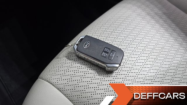 Kia CARNIVAL 9-Seater Signature купить на сайте DeffCars