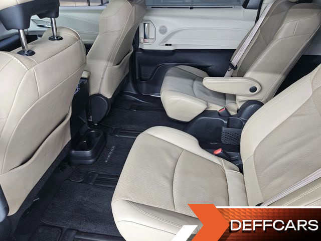 Toyota SIENNA 2.5 Hybrid AWD купить на сайте DeffCars