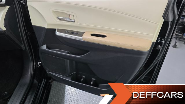 Toyota SIENNA 2.5 Hybrid AWD купить на сайте DeffCars