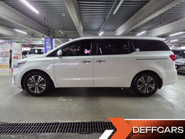 Kia CARNIVAL 9-Seater Luxury купить на сайте DeffCars