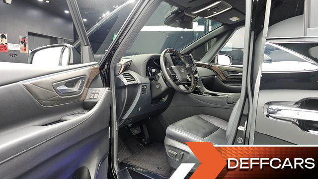 Toyota ALPHARD 2.5 HEV Executive AWD купить на сайте DeffCars