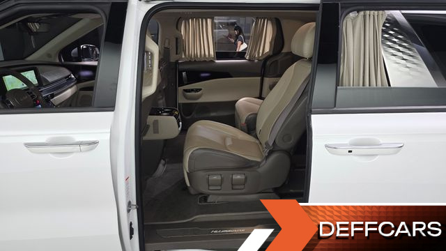 Kia CARNIVAL 7-Seater Hi-Limousine Signature купить на сайте DeffCars