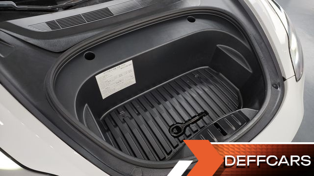 Tesla MODEL 3 Long Range AWD купить на сайте DeffCars
