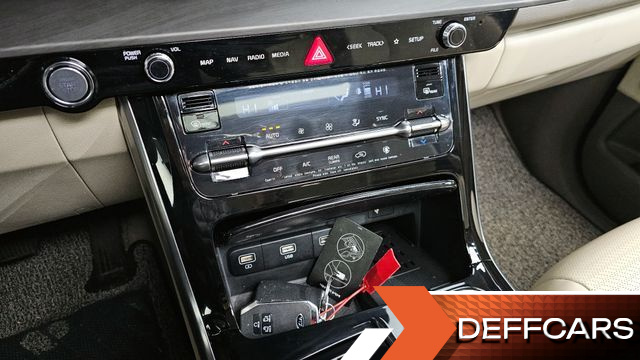 Kia CARNIVAL Gasoline 7-Seater Signature купить на сайте DeffCars