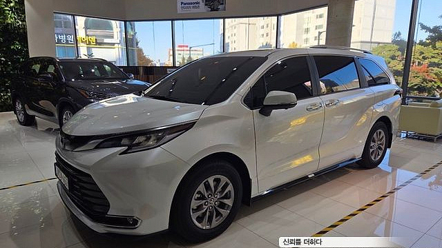 Toyota SIENNA 2.5 Hybrid AWD купить на сайте DeffCars