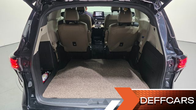 Toyota SIENNA 2.5 Hybrid AWD купить на сайте DeffCars